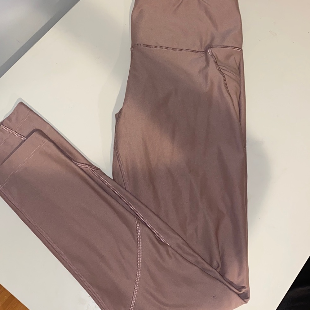 Light pink leggings with side pockets